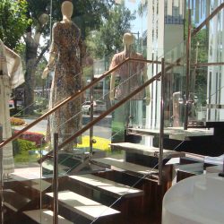 BCBG MAXAZRIA BARANDAL RECTO ACERO INOXIDABLE ACABADO ESPEJO CRISTAL